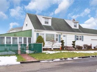 401 Beechmont Ave, Lindenhurst, NY 11757