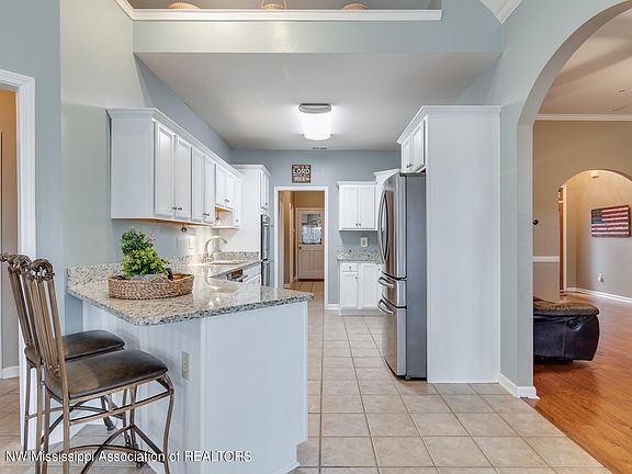 5th image of 4450 Chalice Dr