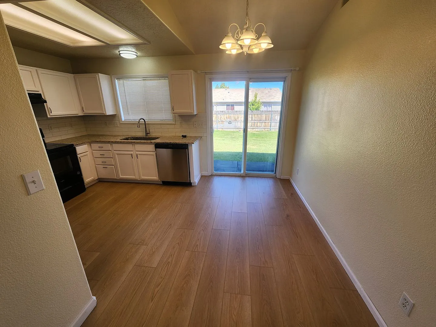 3 Bedroom 2 Bath Home in a Great Location! — Photo 2