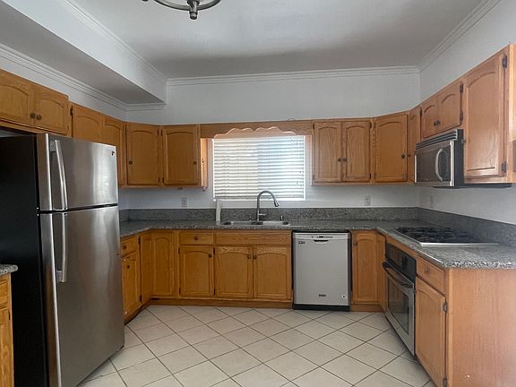 4th image of 15410 Fellowship St