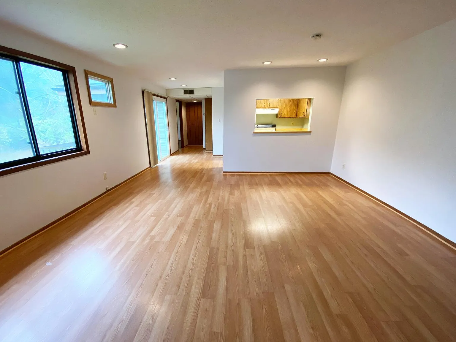 2 bed, 800 sqft, $1,340 — Photo 2