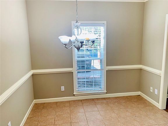 5th image of 316 Manor Way