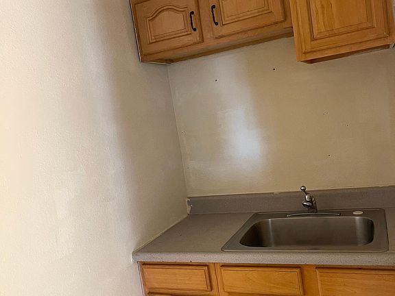 3rd image of 375 Capitol Ave