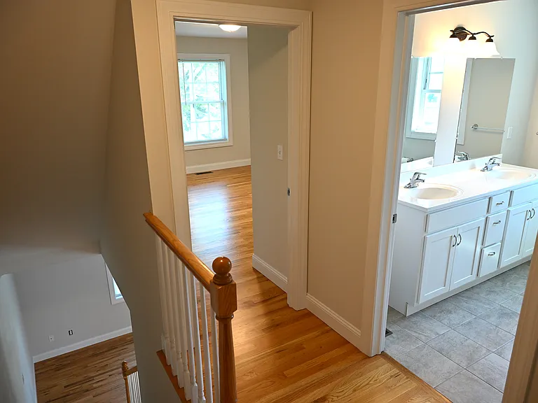 16 White Oaks Ter — Photo 11