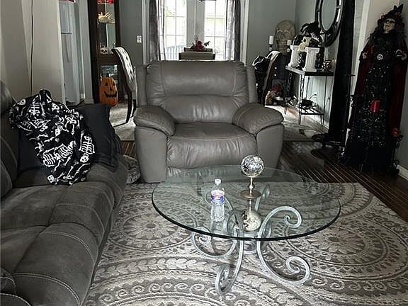 4th image of 10140 W 86th St