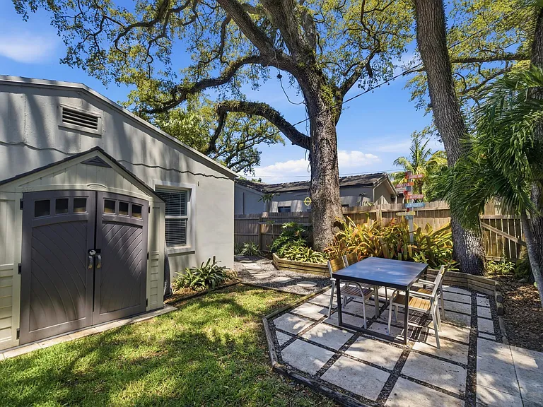 937 SW 17th St — Photo 16