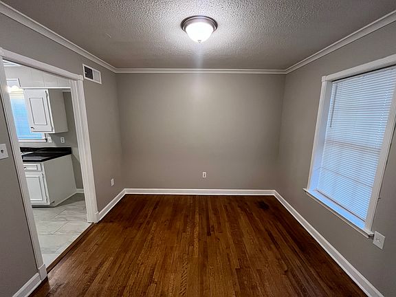 3rd image of 5076 Cresser St