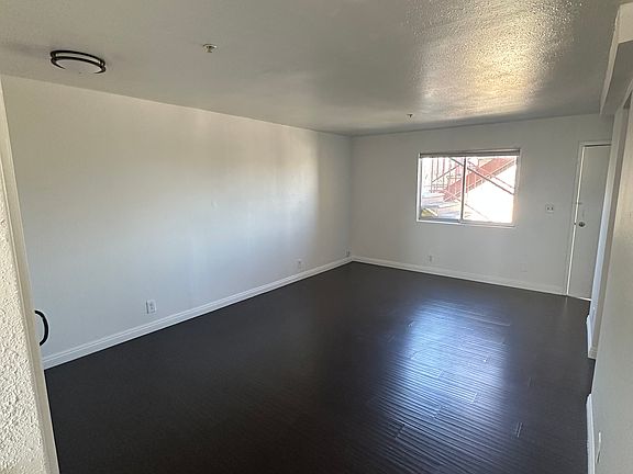 4th image of 1111 Sunvue Pl #C