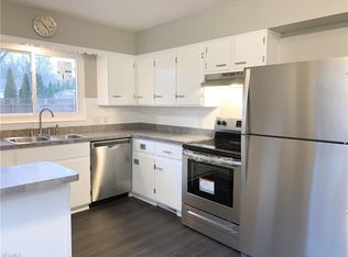 365 Sand Run Rd, Akron, OH 44313