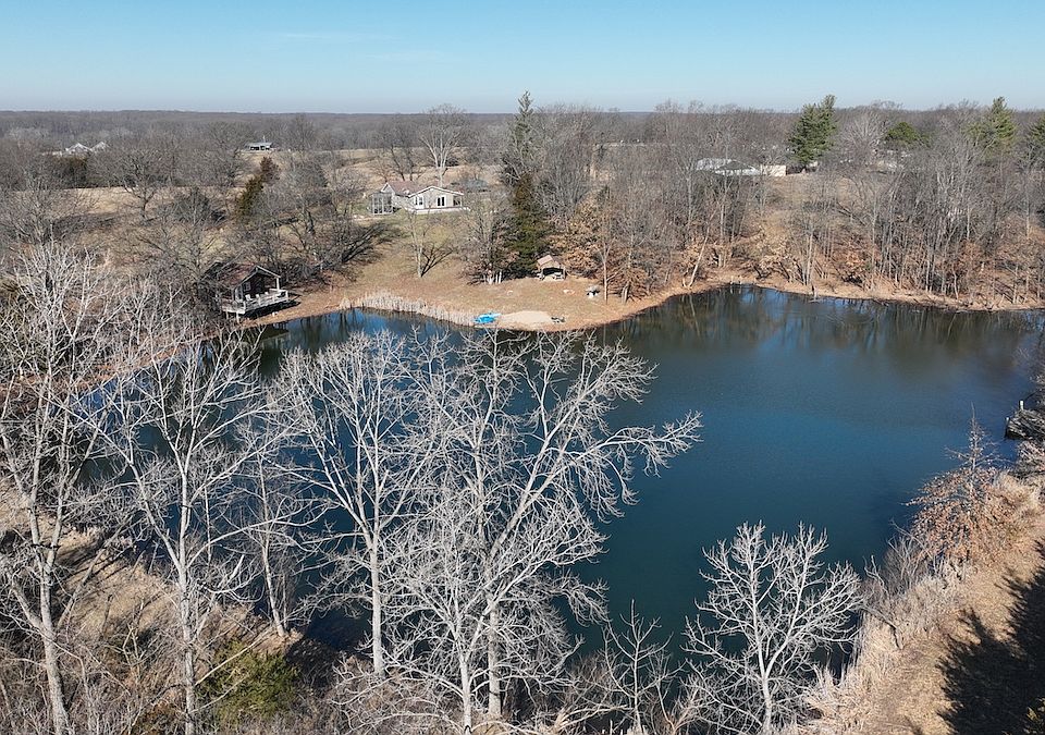 1st image of 804 W Crofton Hall Rd