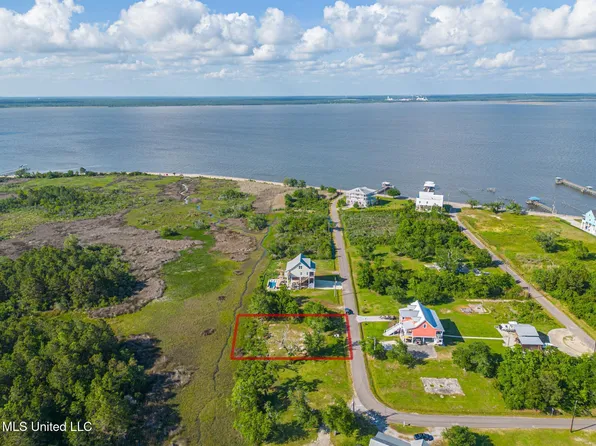 111 Pine Tree Rd, Bay St Louis, MS 39520