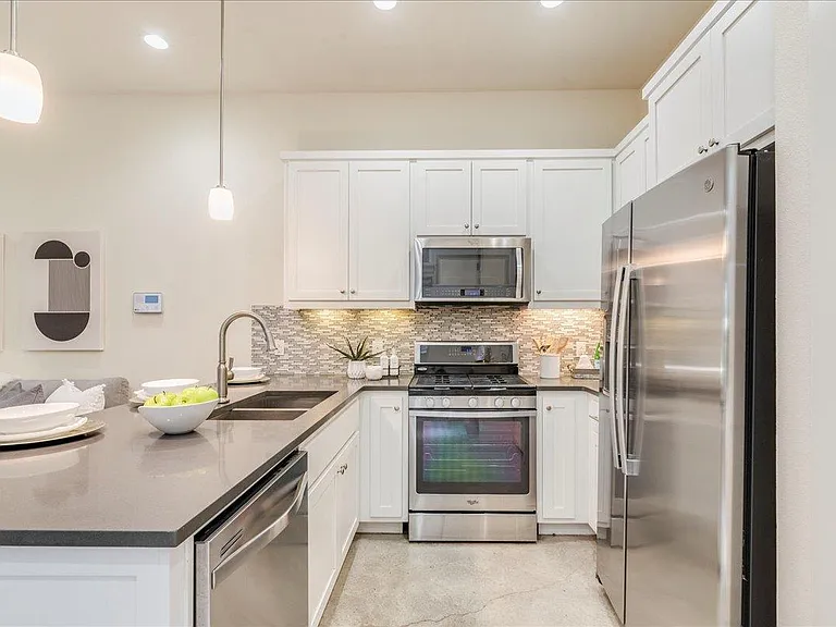 1106 Lambie St #C — Photo 6
