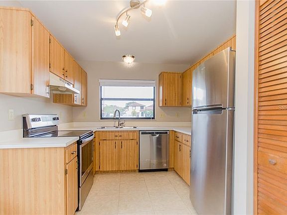 2nd image of 472 Hunter Cir