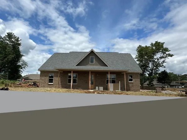 1319 Lake Spencer Dr, Tuscumbia, AL 35674