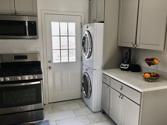Washer/dryer in kitchen