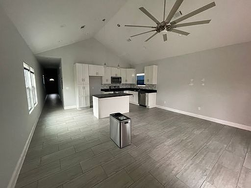 4th image of 109 E Texar Dr