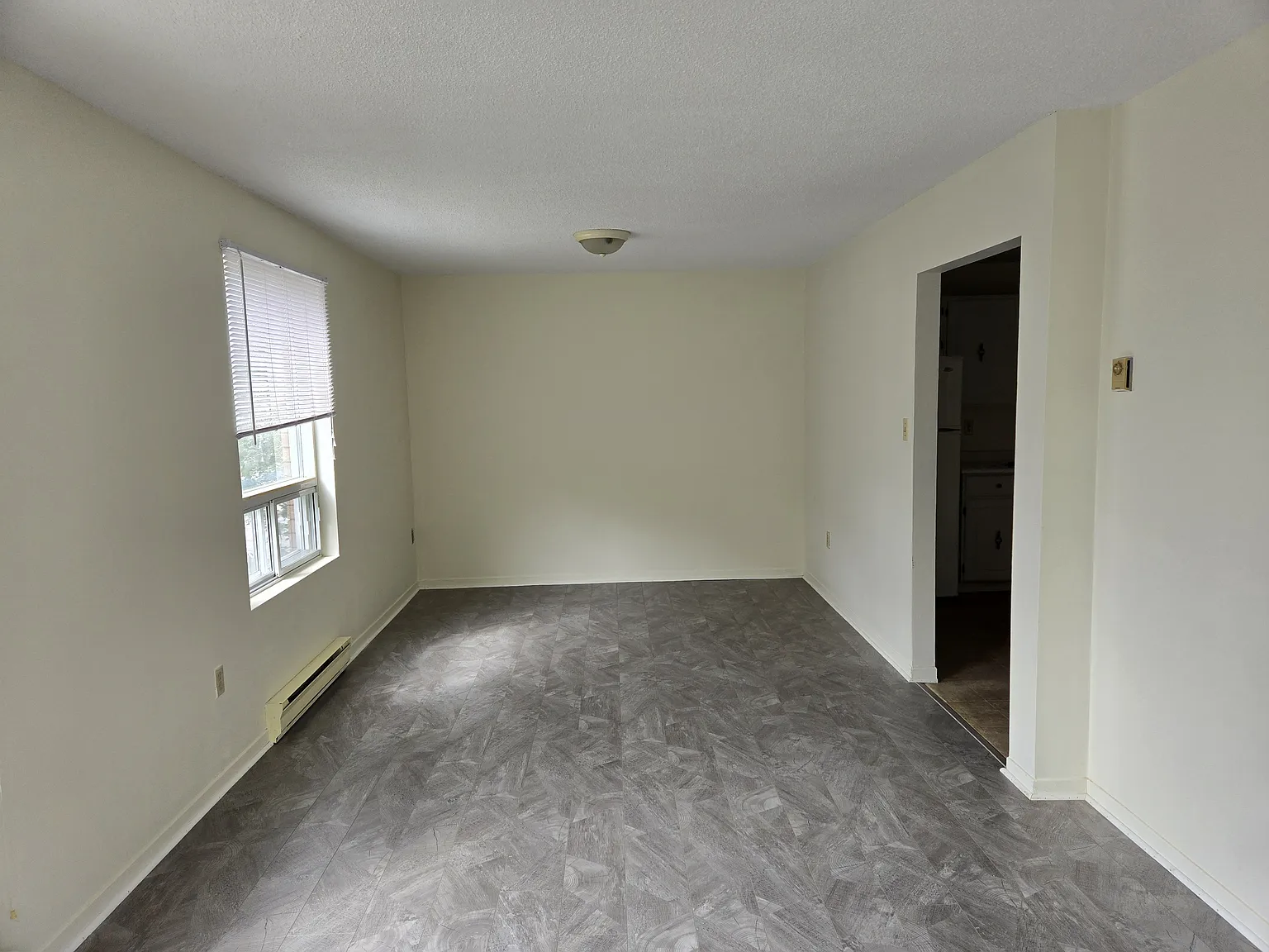 2 bed, 850 sqft, $1,700 — Photo 1