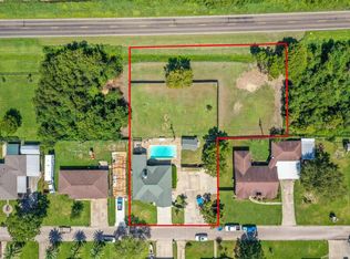 8015 Bayview Dr, Beach City, TX 77523