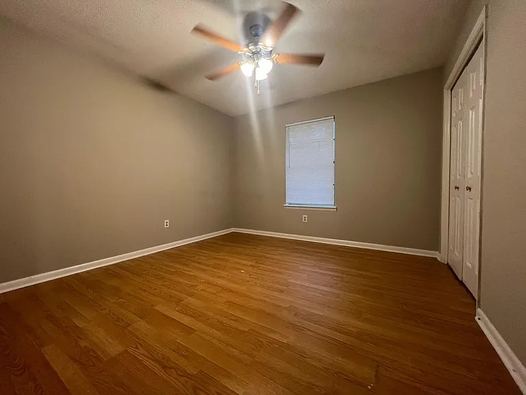 812 Robin Hood Trl — Photo 19