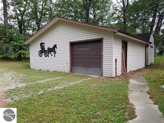 2nd image of 5449 Oaklane Dr