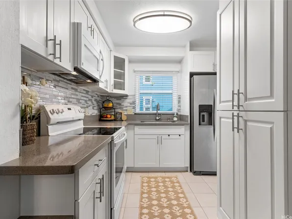 355 Aoloa St APT P101, Kailua, HI 96734