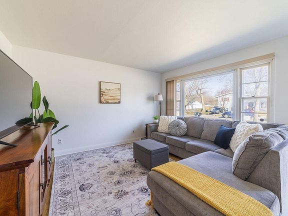 4th image of 437 Washington Park Blvd
