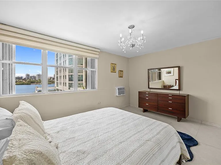 1035 Avenue Ashford #302 — Photo 18