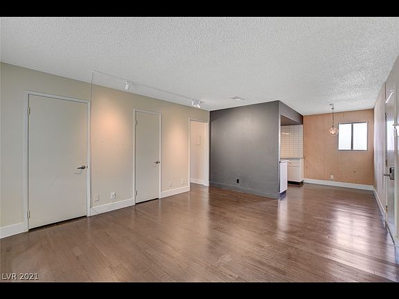 5th image of 3841 Daisy St APT 20