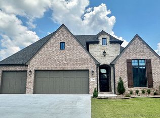2710 W Tucson Ct, Broken Arrow, OK 74011