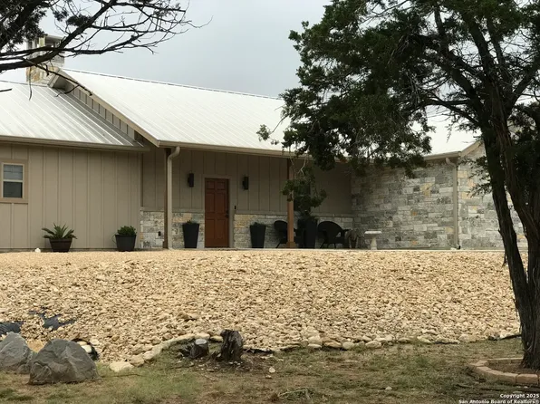 119 Ledge Stone, Ingram, TX 78025