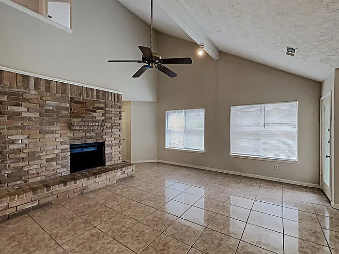 907 Briarcreek Dr — Photo 3