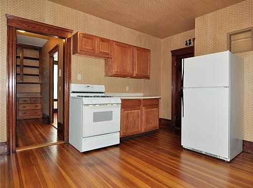 3rd image of 19 Fisher St