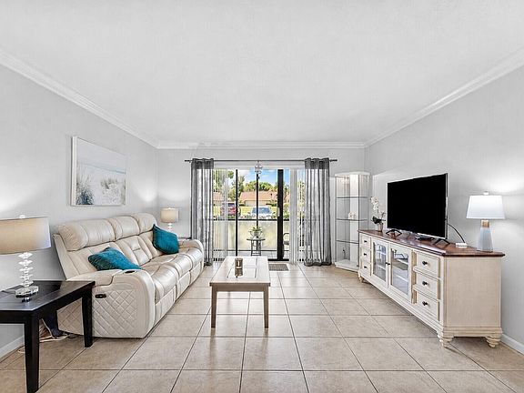 4th image of 1108 Green Pine Boulevard #E1