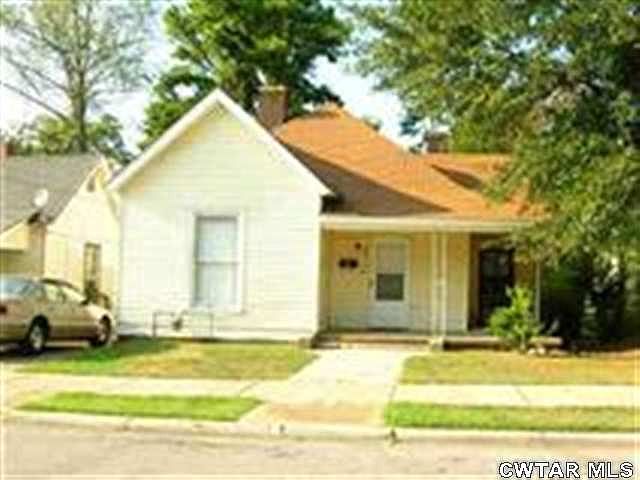 2nd image of 233 Jackson St