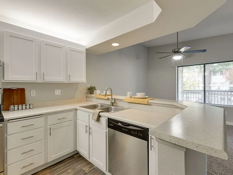 Oswego Pointe — Photo 21
