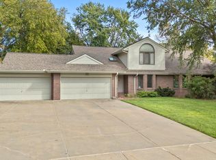 4920 S 71st St, Lincoln, NE 68516
