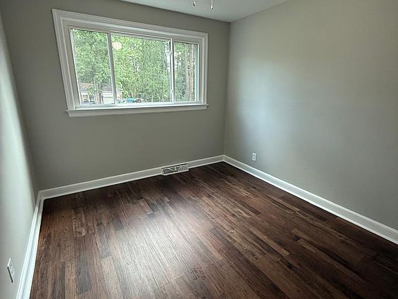3rd image of 228 Lakeside Ave