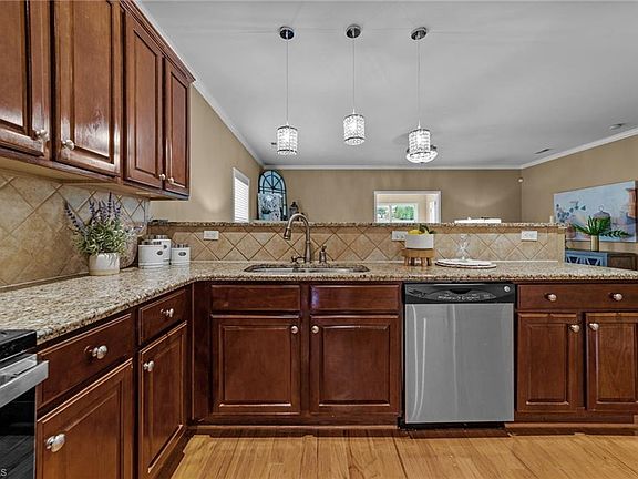 5th image of 7606 Stoneykirk Dr