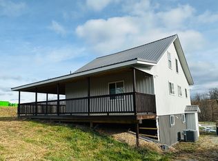 10367 Edwards Ridge Rd SE, Uhrichsville, OH 44683