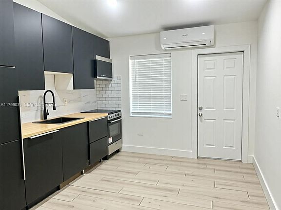4th image of 16204 NE 18th Ct