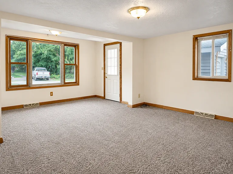23433 Elm Ave — Photo 2