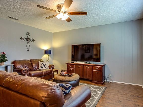 4th image of 612 Hallvale Dr