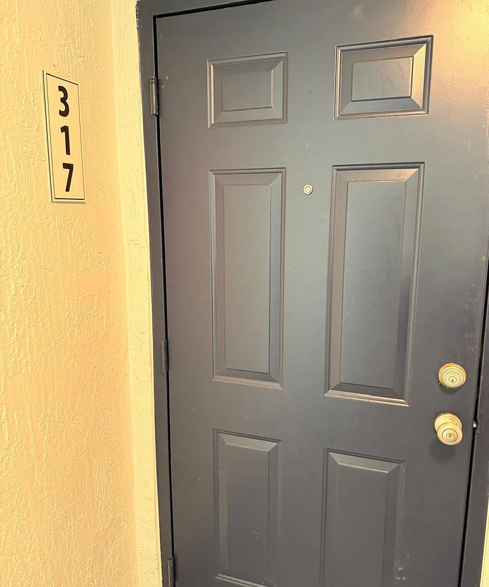 3 bed, 2.0 bath, 1233 sqft, $2,650 — Photo 3