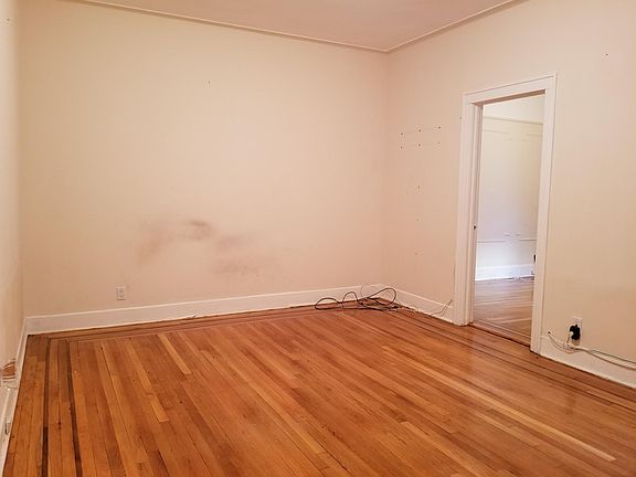 3rd image of 1660 E 13th St APT B3