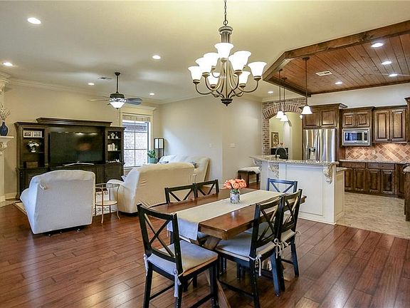 4th image of 1029 Richmond Cir #C