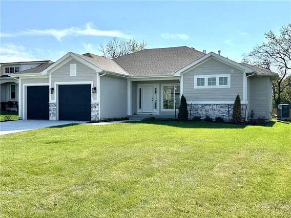 21903 W 177th Ter, Olathe, KS 66062