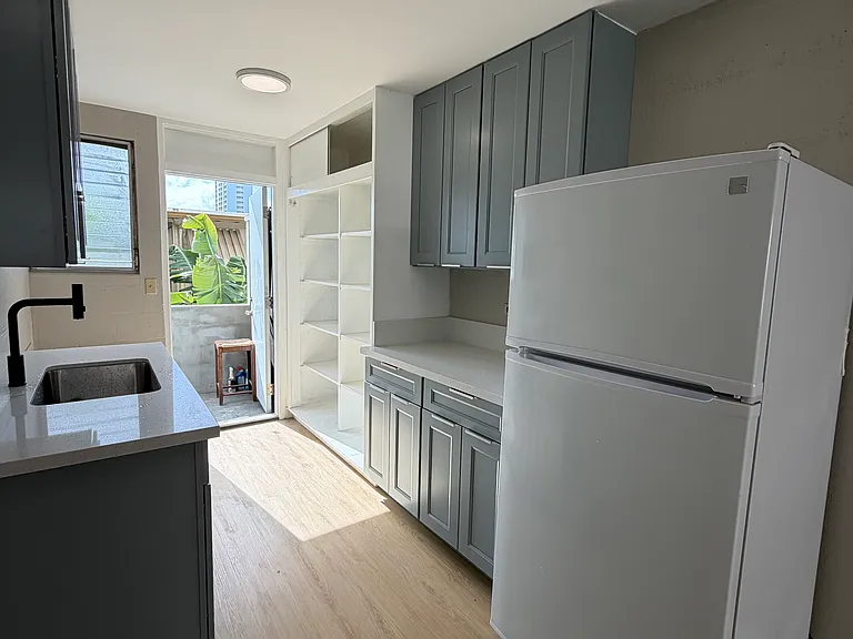 1329 Kinau St #B-5 — Photo 2