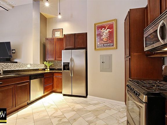 5th image of 1215 W Gunnison St APT 208