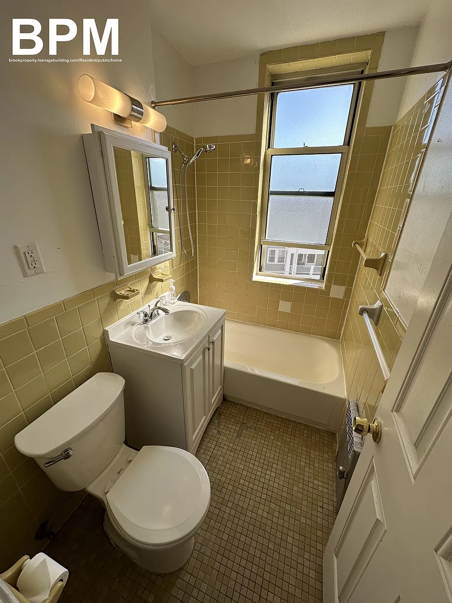 Building Photo - 20 Colborne Rd #11
