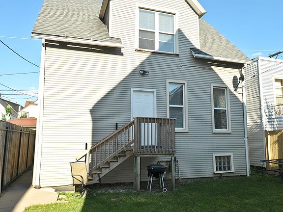 2nd image of 2033 N Avers Ave #1R